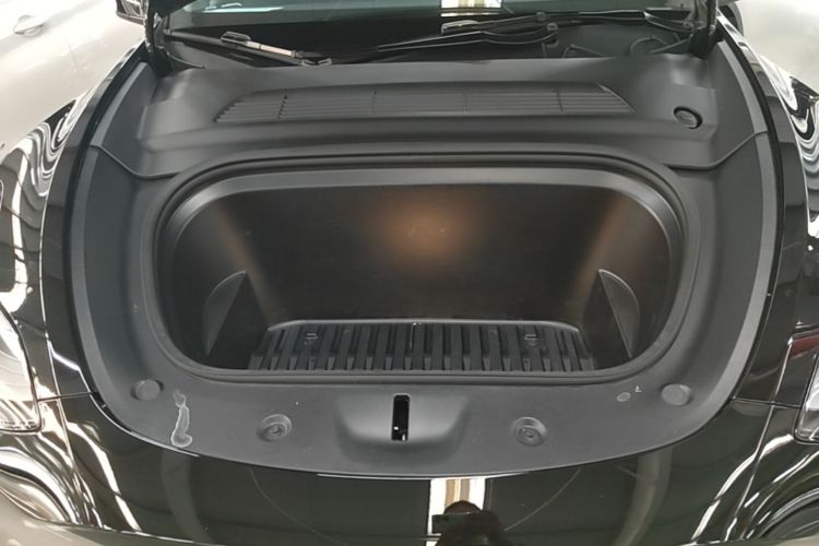 Tesla Model Y 2022 car image #22