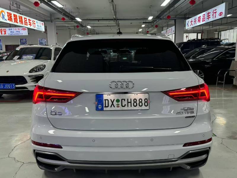 Audi Q3 2023 car image #6