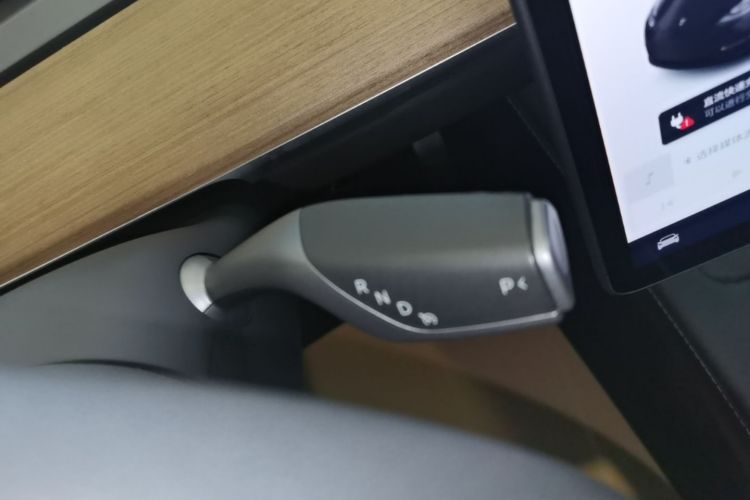 Tesla Model Y 2021 car image #14