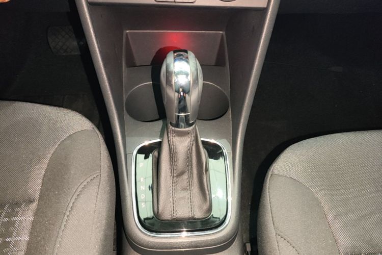 Volkswagen Polo 2016 car image #14