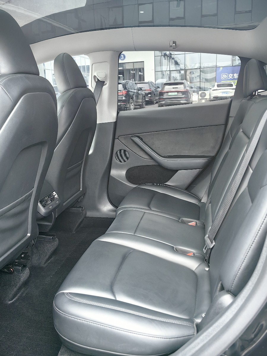 Tesla Model Y 2023 car image #7