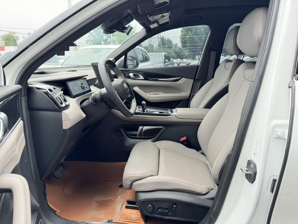 GEELY Boyue L 2025 car image #8