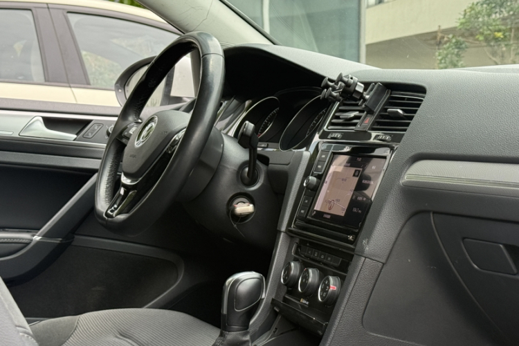 Volkswagen Golf 2019 #11 Volkswagen Golf 2019 car image #11