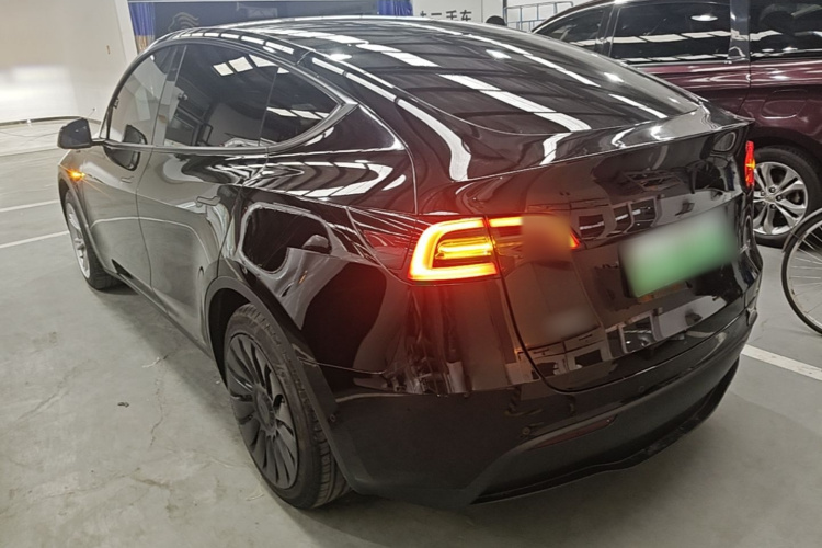 Tesla Model Y 2023 car image #5