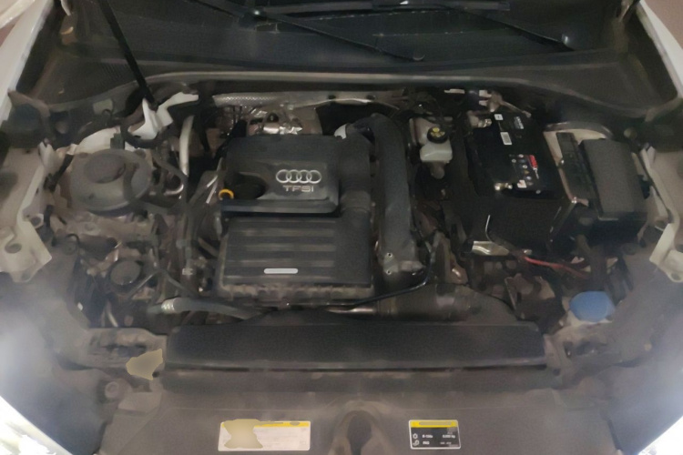Audi Q3 2020 car image #18