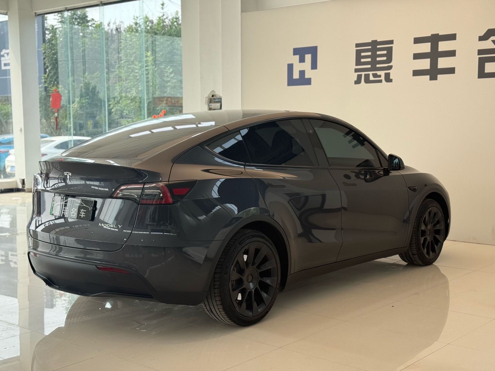 Tesla Model Y 2024 #6 Tesla Model Y 2024 car image #6