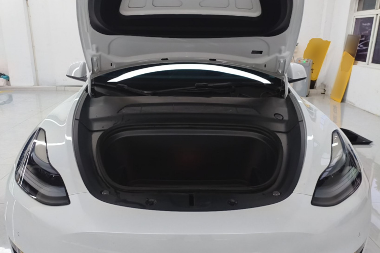 Tesla Model Y 2023 car image #20