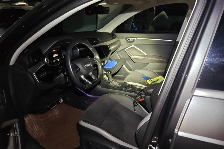 Audi Q3 2022 car image #17