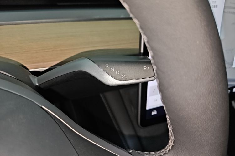 Tesla Model Y 2021 #14 Tesla Model Y 2021 car image #14