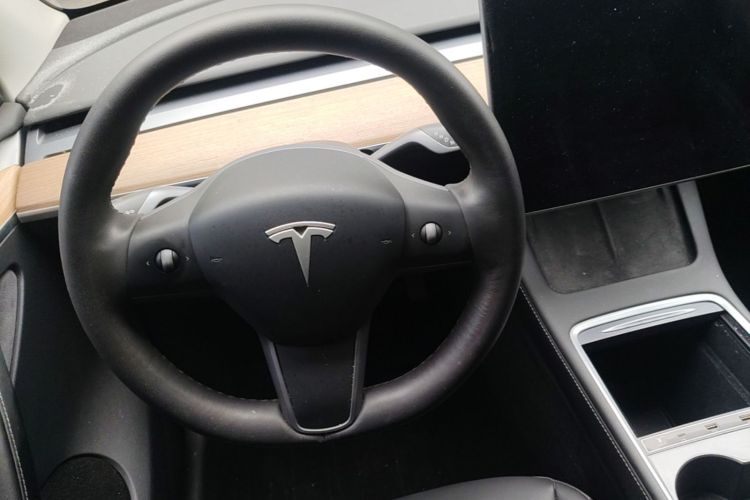 Tesla Model Y 2022 #11 Tesla Model Y 2022 car image #11