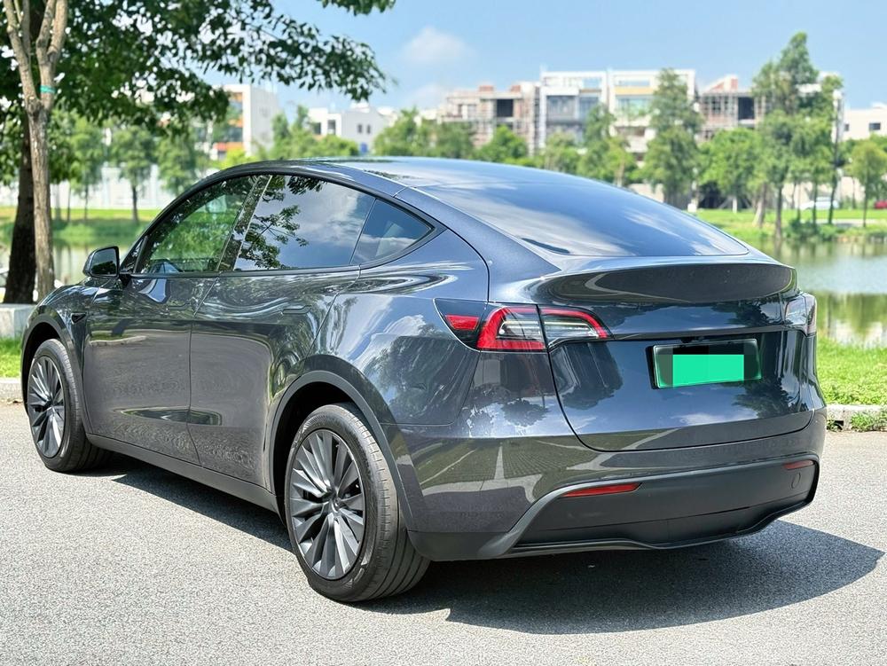 Tesla Model Y 2024 #3 Tesla Model Y 2024 car image #3