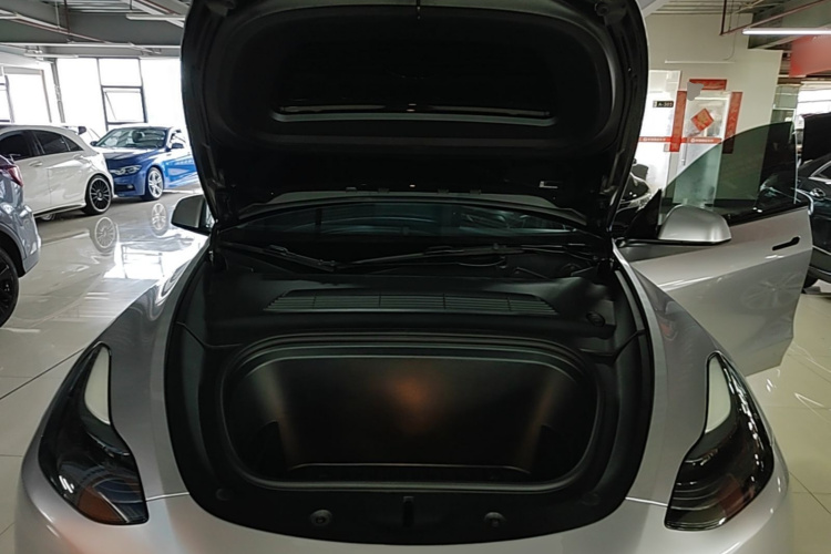Tesla Model Y 2022 car image #20