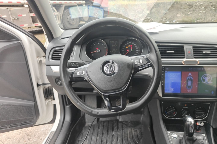 Volkswagen Lavida 2018 car image #11
