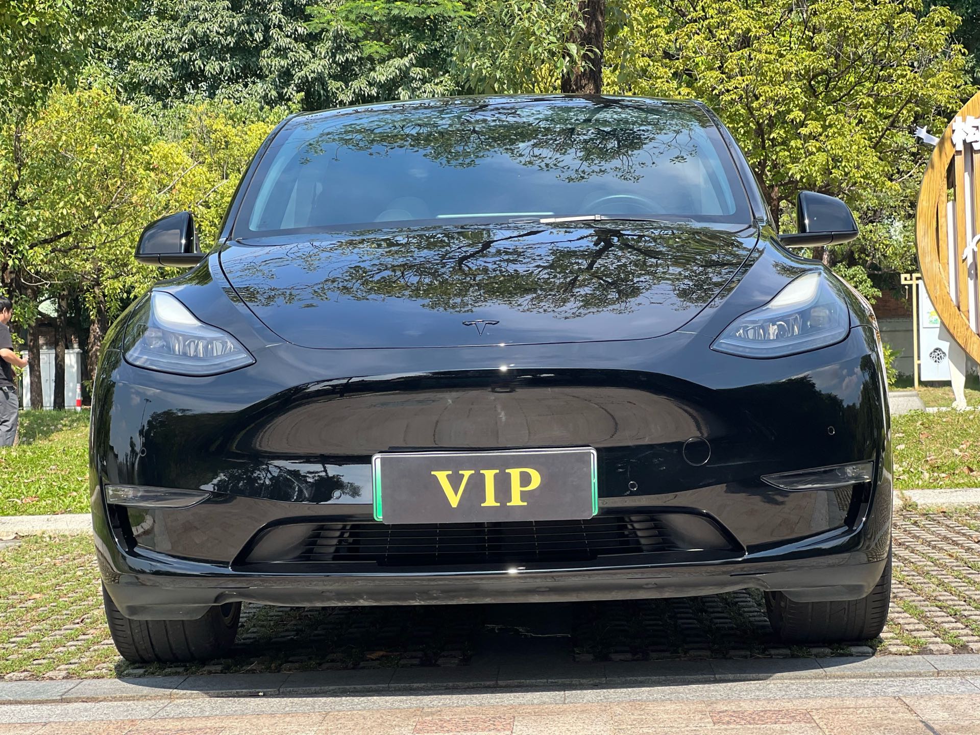 Tesla Model Y 2022 car image #2