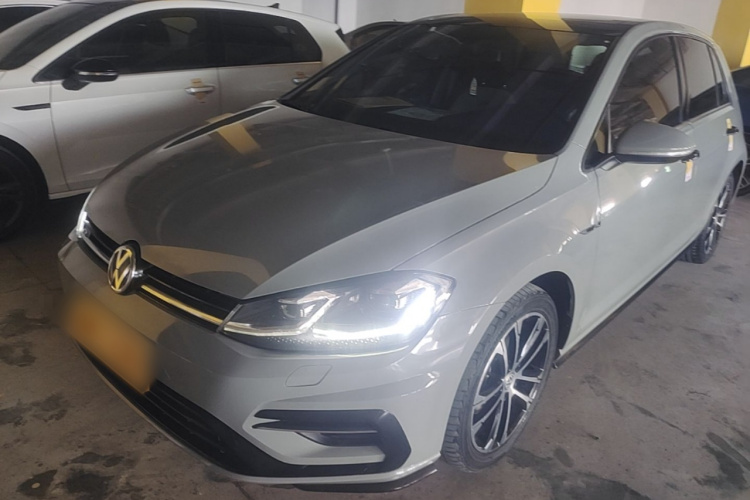 Volkswagen Golf 2020 car image #2