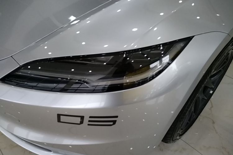 Tesla Model 3 2025 car image #23