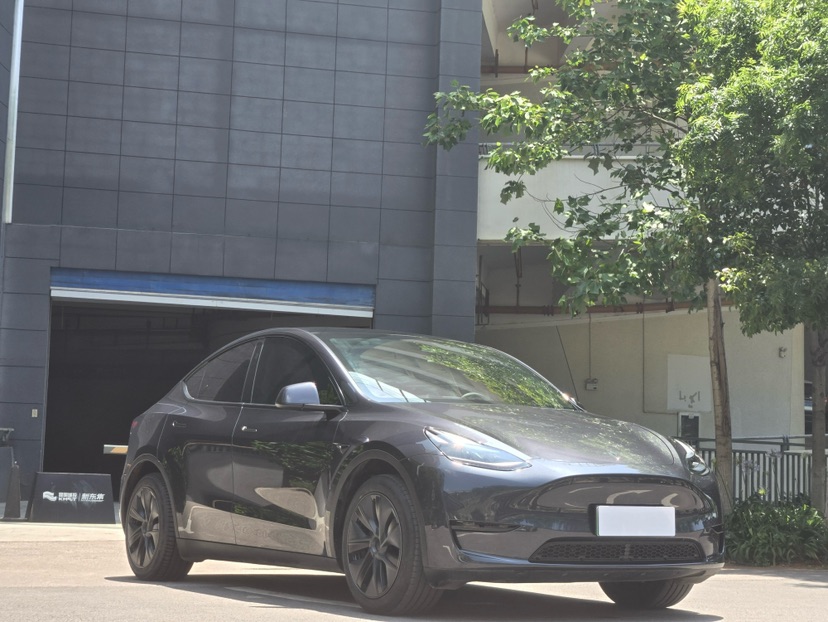 Tesla Model Y 2024 #2 Tesla Model Y 2024 car image #2