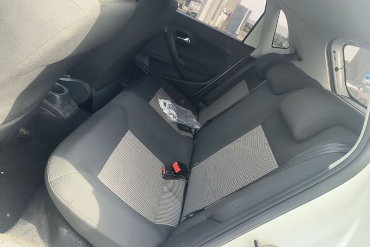 Volkswagen Polo 2016 car image #17