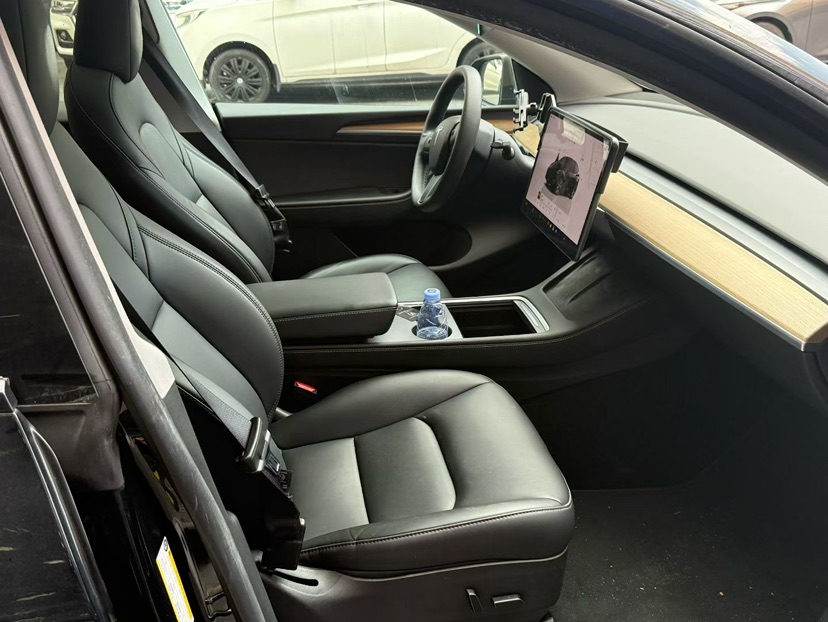 Tesla Model Y 2023 #3 Tesla Model Y 2023 car image #3