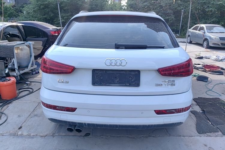 Audi Q3 2016 car image #6