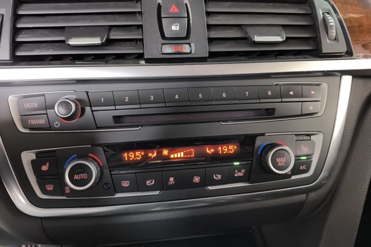BMW 3 Series 2015 car image #17