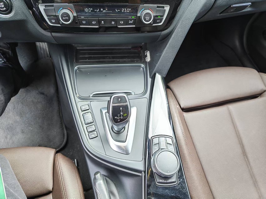 BMW 3 Series 2019 car image #5