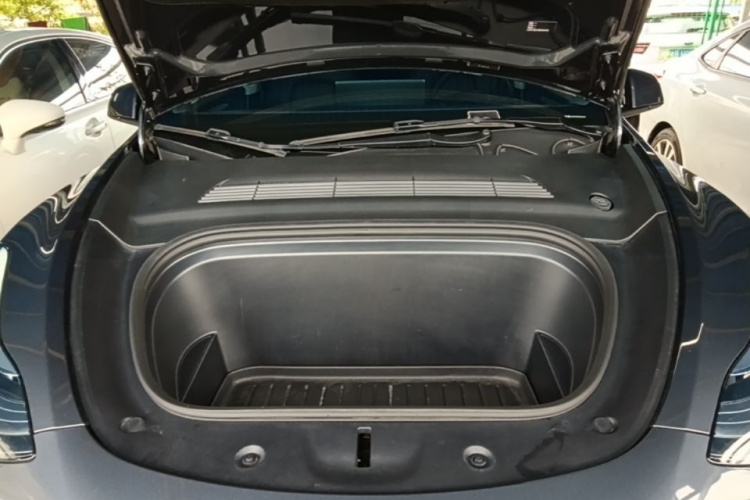 Tesla Model Y 2024 car image #20