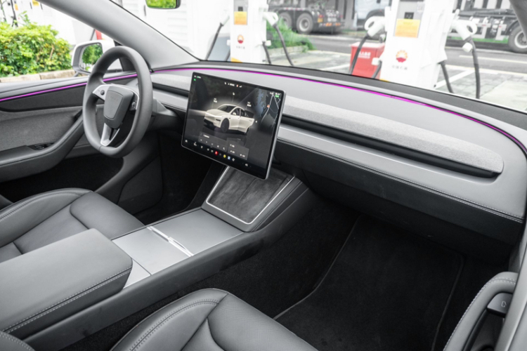 Tesla Model Y 2025 #13 Tesla Model Y 2025 immagine di auto #13