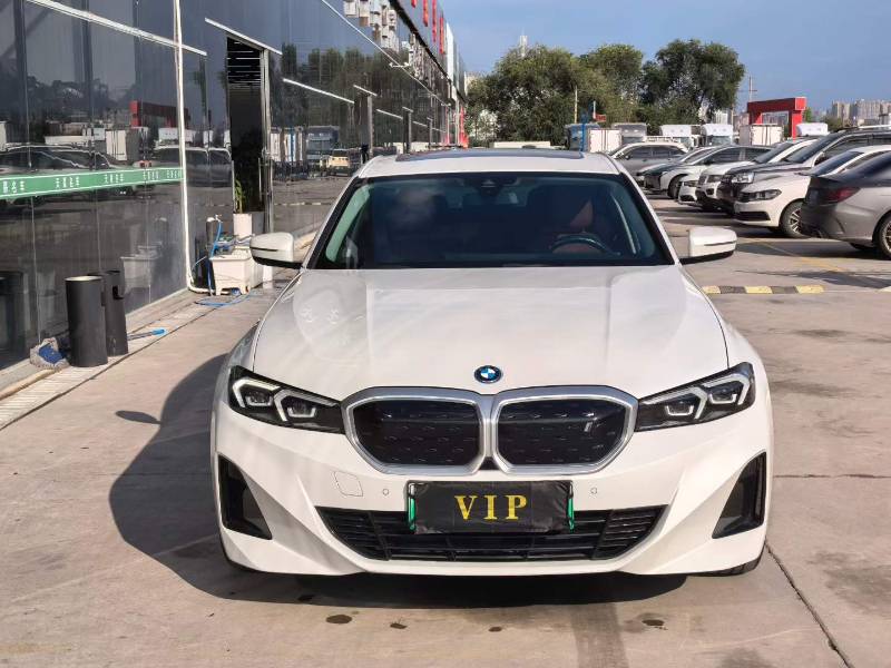 BMW i3 2023 immagine di auto #2