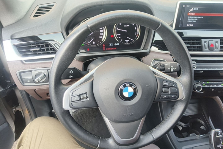 BMW X1 2020 car image #11