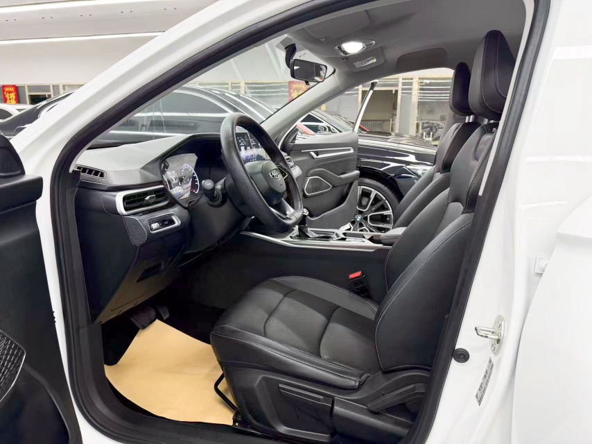 2023 car image #5