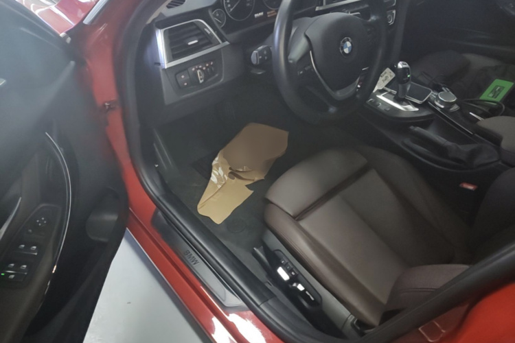 BMW 3 Series 2019 immagine di auto #16
