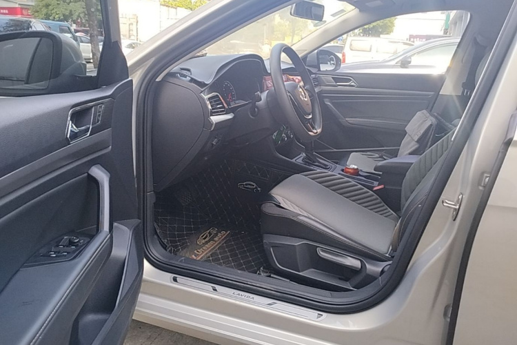 Volkswagen Lavida 2020 car image #12
