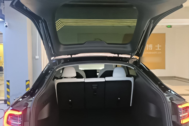 Tesla Model Y 2023 #19 Tesla Model Y 2023 car image #19