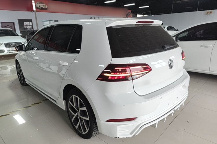 Volkswagen Golf 2020 car image #7