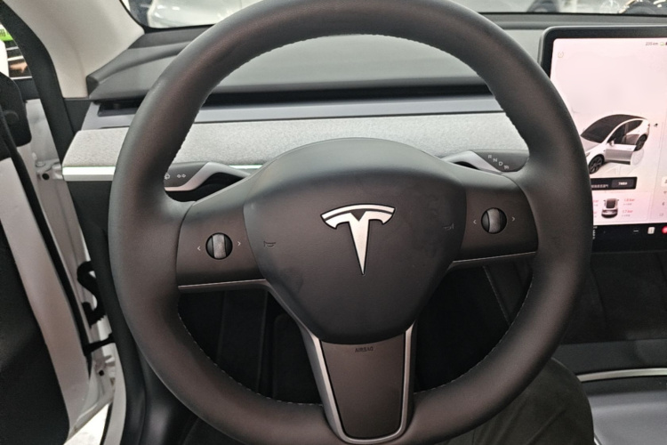 Tesla Model Y 2024 #11 Tesla Model Y 2024 immagine di auto #11