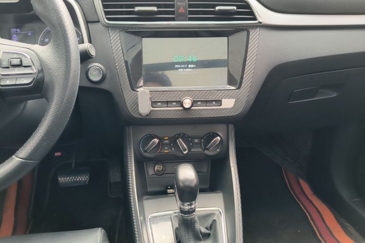 MG ZS 2019 car image #13