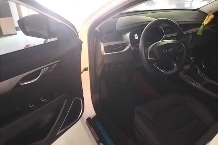 GEELY Emgrand 2020 #16 GEELY Emgrand 2020 car image #16