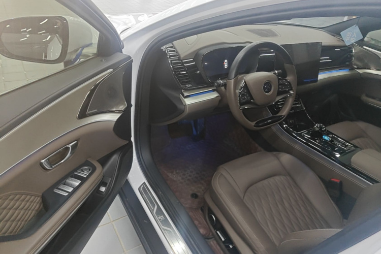 BYD Han 2023 car image #12