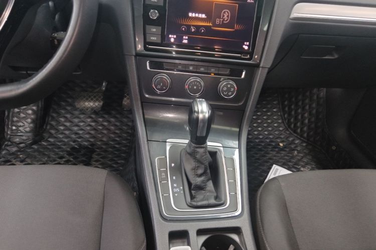 Volkswagen Golf 2020 car image #14