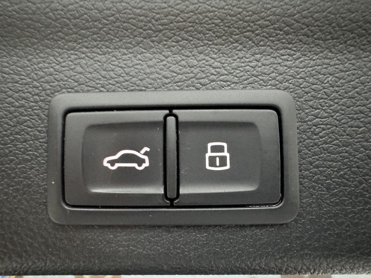 Audi Q3 2021 car image #18