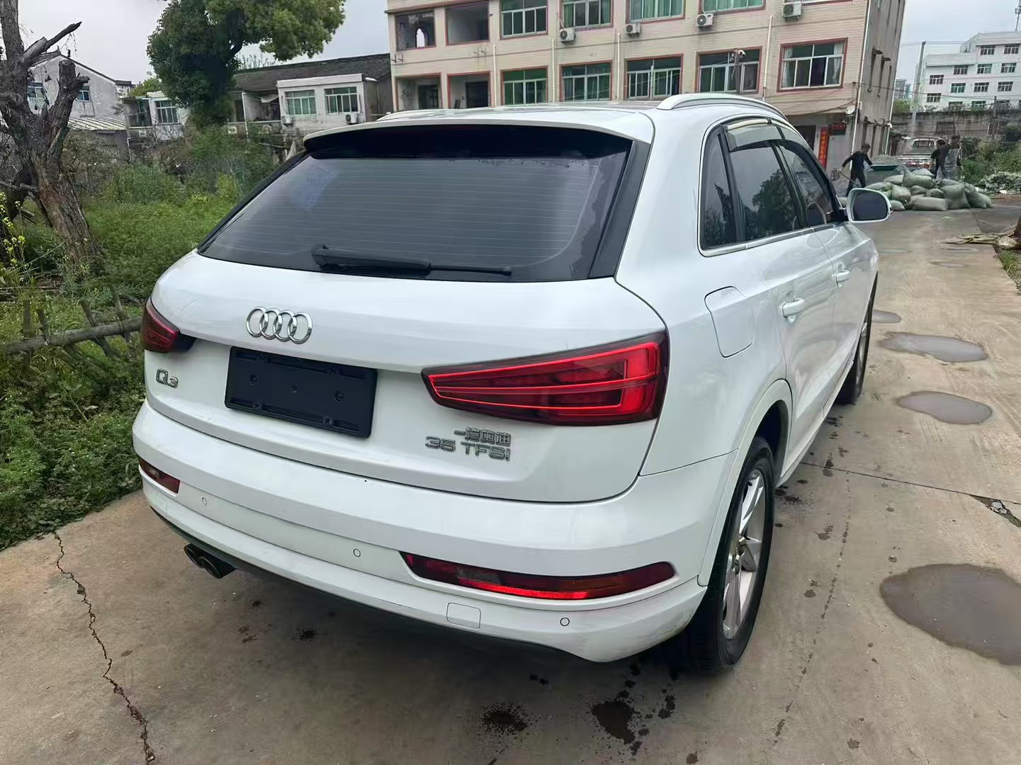 Audi Q3 2016 car image #7