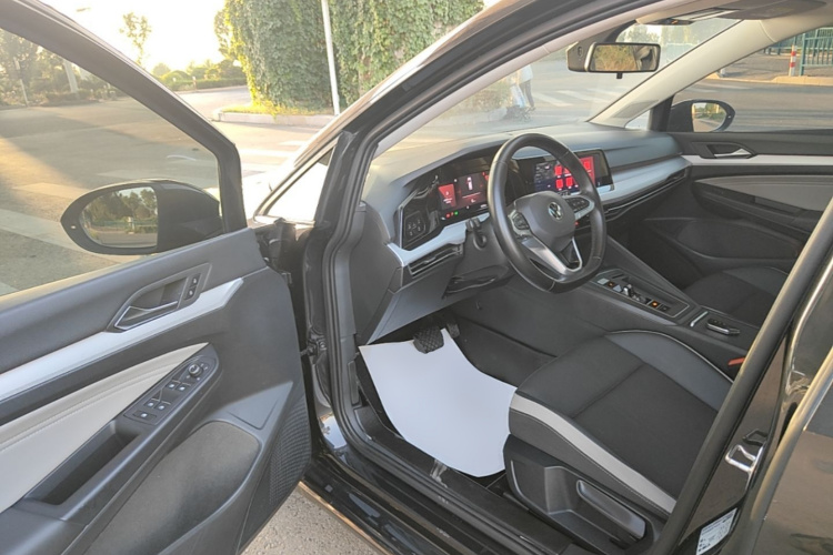 Volkswagen Golf 2021 car image #16