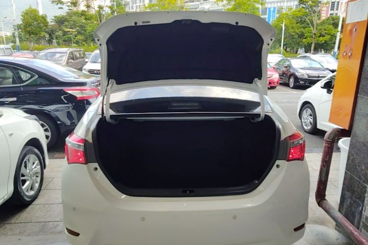 Toyota Corolla 2018 car image #19