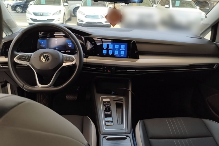 Volkswagen Golf 2021 car image #10