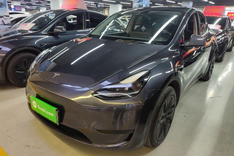 Tesla Model Y 2024 #2 Tesla Model Y 2024 car image #2