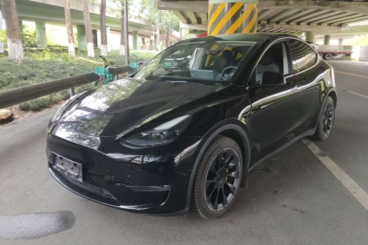Tesla Model Y 2024 car image #2