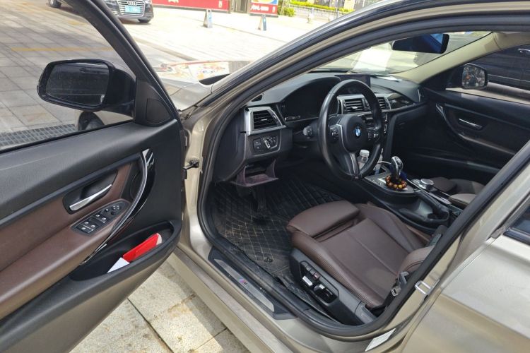 BMW 3 Series 2018 car image #13