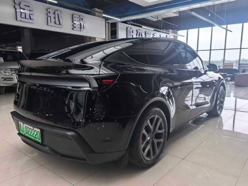 Tesla Model Y 2026 car image #4