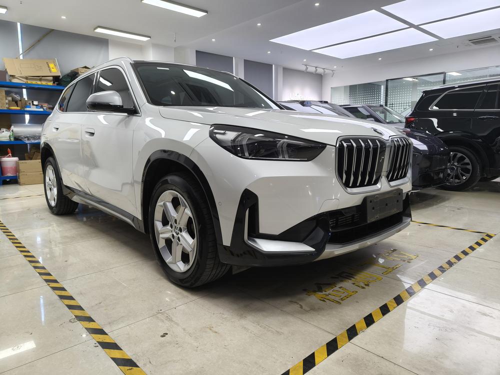 BMW X1 2023 car image #3